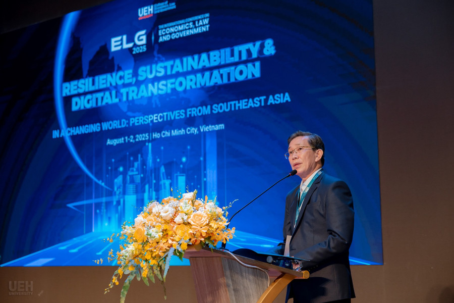GS.TS Sử Đình Thành, Giám đốc UEH phát biểu tại lễ khai mạc ELG 2025. Ảnh: UEH su-dinh-thanh.jpg