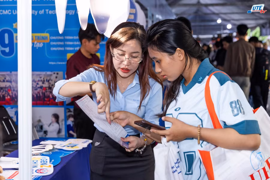 Chương trình tư vấn tuyển sinh năm 2026 của Trường Đại học Công nghệ Kỹ thuật TPHCM. Ảnh: HCM-UTE