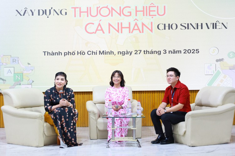 Các chuyên gia tại tọa đàm "Xây dựng thương hiệu cá nhân cho sinh viên".
