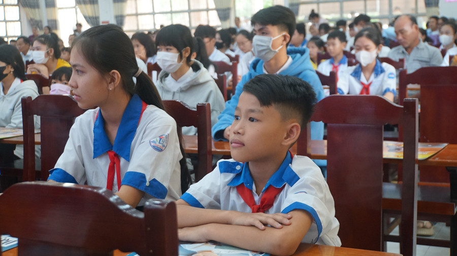 Học sinh tham dự chương trình. dsc07375.jpg