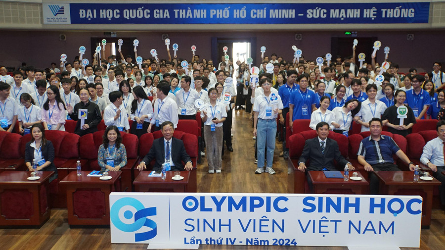 Các thí sinh tham dự cuộc thi Olympic Sinh học Sinh viên Việt Nam lần IV. (Ảnh: Mạnh Tùng)