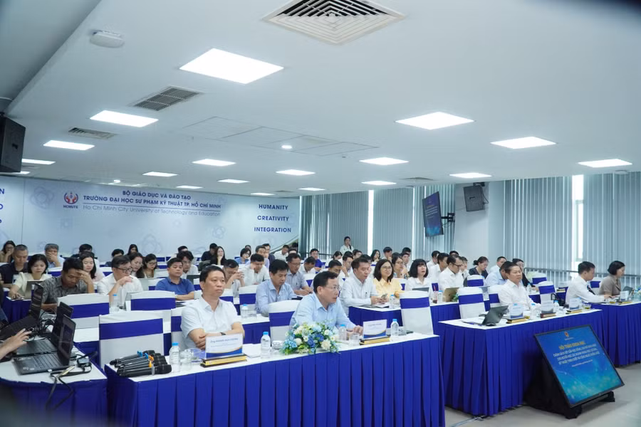 Hội thảo xin ý kiến chính sách xét, cấp học bổng, chi phí sinh hoạt cho người học các ngành khoa học cơ bản, kỹ thuật then chốt và công nghệ chiến lược. Ảnh: Mạnh Tùng