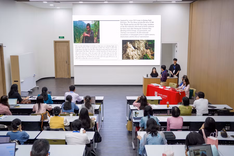 Ngoài phiên toàn thể, hội thảo tại Trường Đại học Văn Lang có các phiên thảo luận chuyên sâu của các tiểu ban.