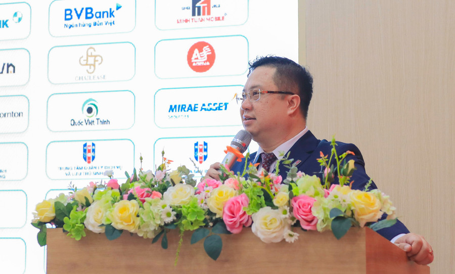 PGS.TS Nguyễn Đức Trung chia sẻ thông tin về Ngày hội Thực tập và Việc làm HUB lần thứ 17. Ảnh: HUB img-3895.jpg