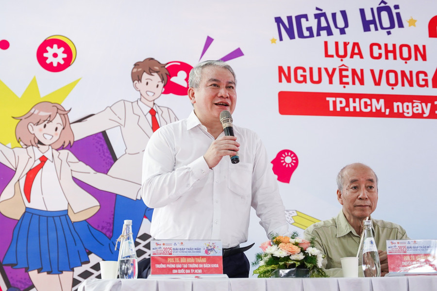 PGS.TS Bùi Hoàng Thắng, Trưởng phòng Đào tạo Trường Đại học Bách khoa (Đại học Quốc gia TPHCM) giải đáp thắc mắc của thí sinh. bui-hoai-thang.jpg