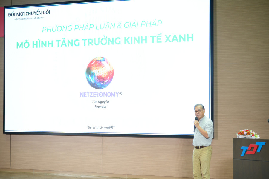 Ông Tim Nguyễn, Nhà sáng lập nền tảng Kinh tế Ứng dụng NetZeroNomy trình bày tham luận. Ảnh: L.N timnguyen.jpg