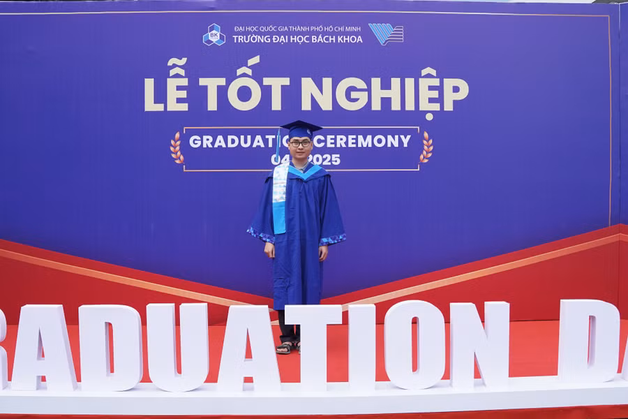 Lã Nguyễn Gia Hy, sinh viên Khoa học và Kỹ thuật máy tính Trường Đại học Bách khoa (Đại học Quốc gia TPHCM) tốt nghiệp sớm với GPA 4.0/4.0. Ảnh: N.Q