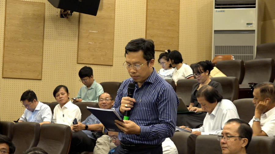 Các đại biểu đóng góp ý kiến tại hội thảo. dai-bieu.jpg