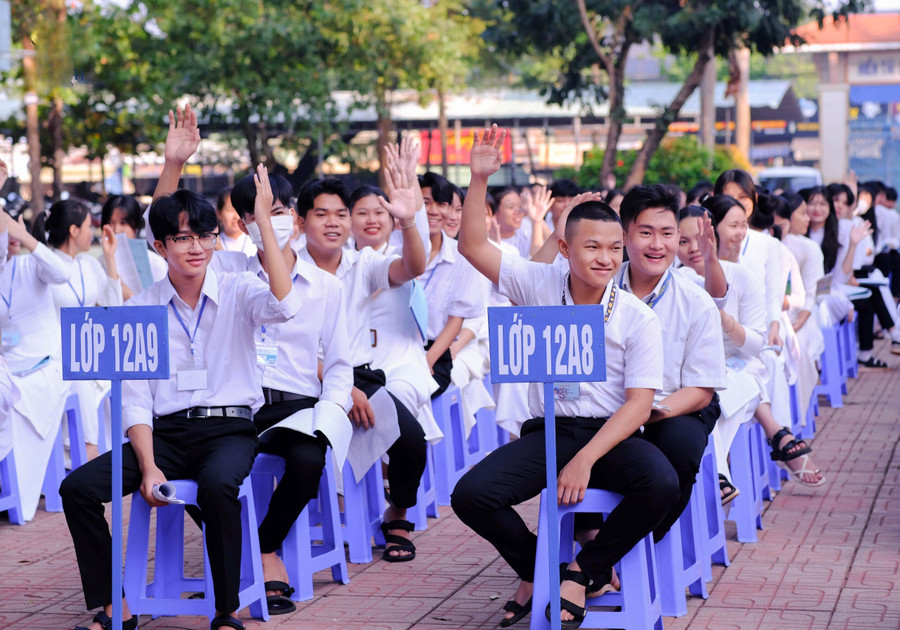 Học sinh trường THPT Nguyễn Khuyến (Bình Phước) tham gia chương trình hướng nghiệp do Trường Đại học Gia Định tổ chức. Ảnh: M.Ngọc