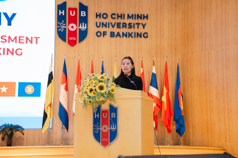 PGS.TS. Dawisa Sritanyarat phát biểu tại buổi khai mạc. aun-qa-83.jpg