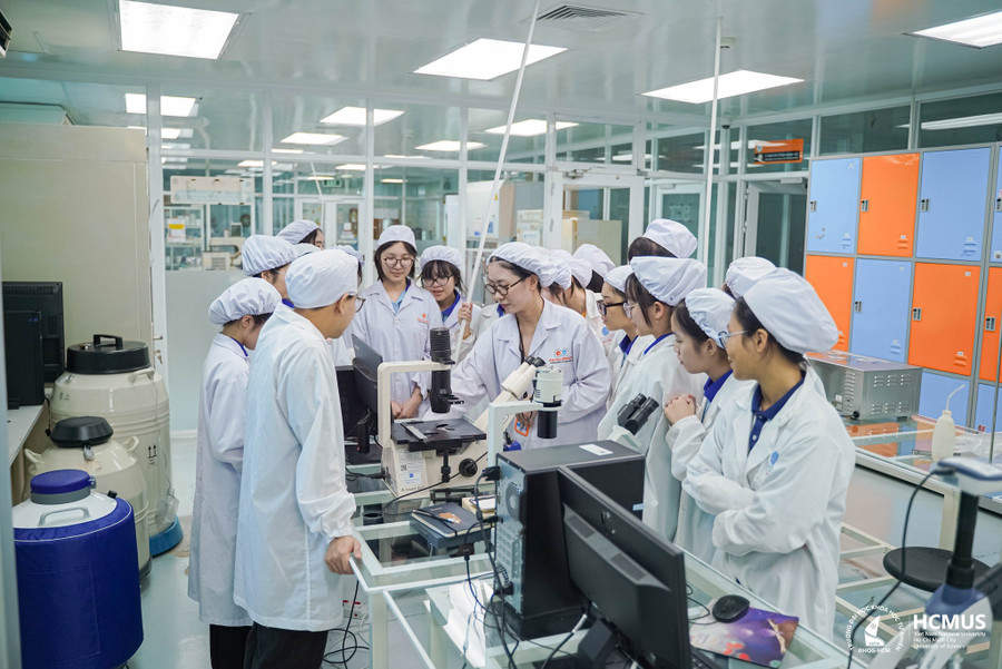 Học sinh trải nghiệm môi trường học tập tại Trường Đại học Khoa học Tự nhiên, Đại học Quốc gia TPHCM, tháng 1/2026. Ảnh: HCMUS