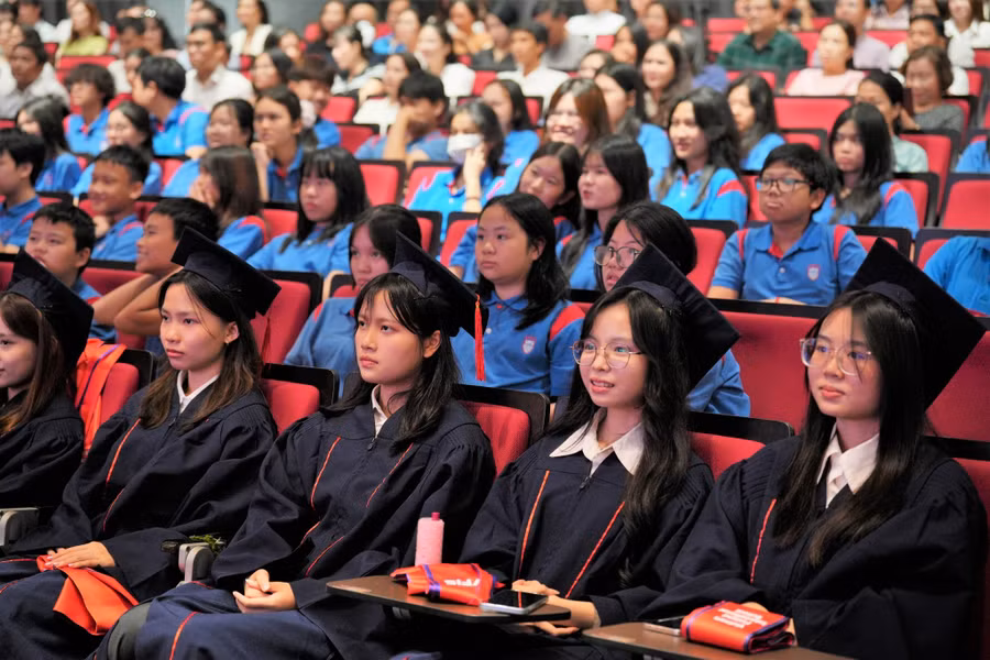 Học sinh Trường Quốc tế Việt Nam - Phần Lan, Trường ĐH Tôn Đức Thắng trong lễ tổng kết năm học 2024-2025.