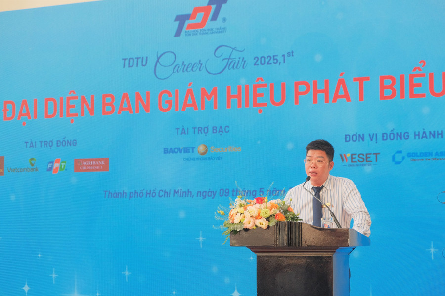 TS Nguyễn Ngọc Sơn, Phó Hiệu trưởng Trường Đại học Tôn Đức Thắng phát biểu tại sự kiện. Ảnh: TDTU dscf0175.jpg