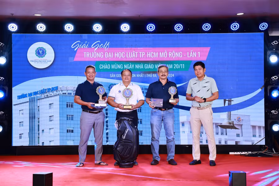 Lễ bế mạc Giải Golf Trường Đại học Luật TPHCM mở rộng lần 1 năm 2024. Ảnh: N.A