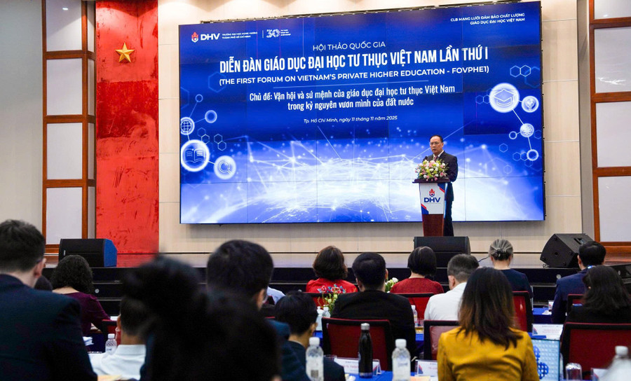 GS.TSKH Nguyễn Đình Đức, Chủ tịch Câu lạc bộ mạng lưới đảm bảo chất lượng giáo dục đại học Việt Nam phát biểu đề dẫn tại diễn đàn.