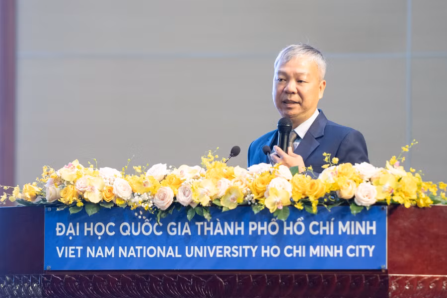 TS Nguyễn Quốc Chính thông tin về kỳ thi ĐGNL năm 2025. Ảnh: VNUHCM
