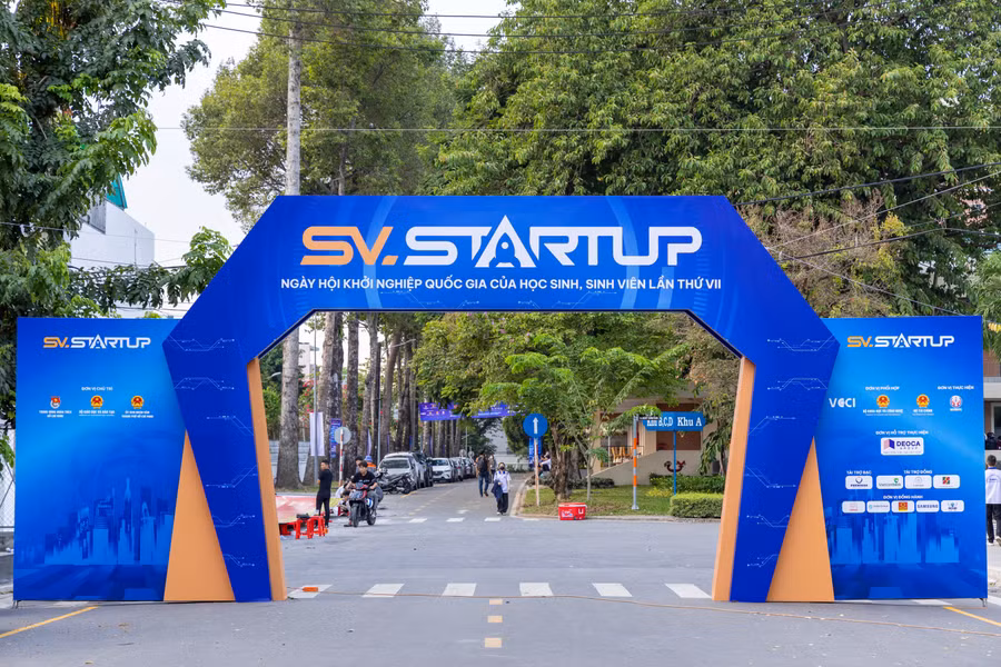 Công tác chuẩn bị cho Ngày hội Khởi nghiệp Quốc gia của HSSV lần thứ VII. Ảnh: HCMUTE