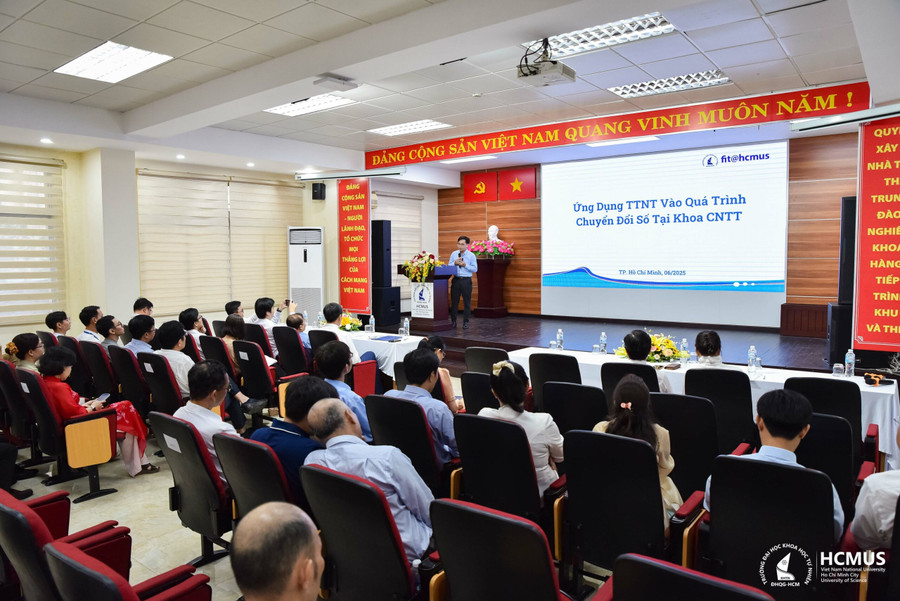 Tham luận: “Ứng dụng trí tuệ nhân tạo vào quá trình chuyển đổi số tại khoa" được trình bày tại Hội nghị Hội nghị điển hình tiên tiến giai đoạn 2020 – 2025 của Trường Đại học Khoa học tự nhiên. Ảnh: HCMUS Tham luận: “Ứng dụng trí tuệ nhân tạo vào quá trình chuyển đổi số tại khoa" được trình bày tại Hội nghị Hội nghị điển hình tiên tiến giai đoạn 2020 – 2025 của Trường Đại học Khoa học tự nhiên. Ảnh: HCMUS