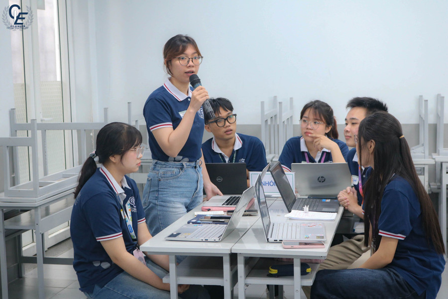 Sinh viên Trường Đại học Luật TPHCM. Ảnh: ULAW luat.jpg