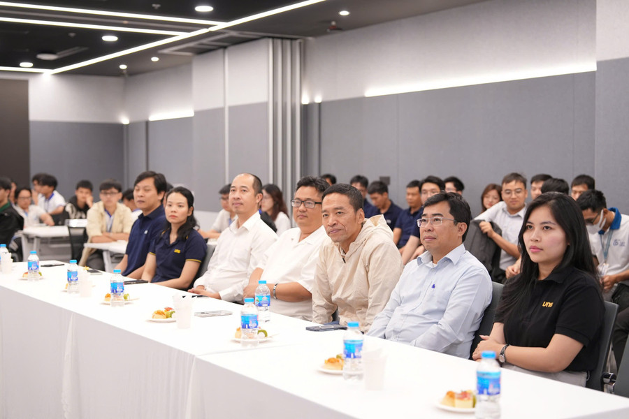 Các chuyên gia tham dự lễ khai giảng môn học. chuyen-gia-2.jpg