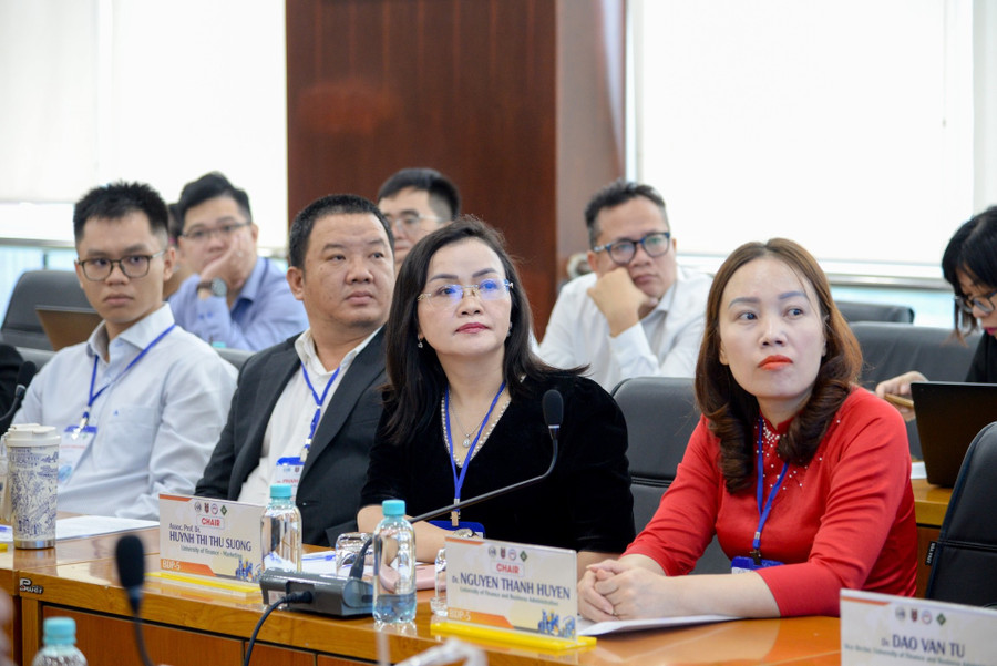 Các chuyên gia, nhà khoa học dự hội thảo. Các chuyên gia, nhà khoa học dự hội thảo.