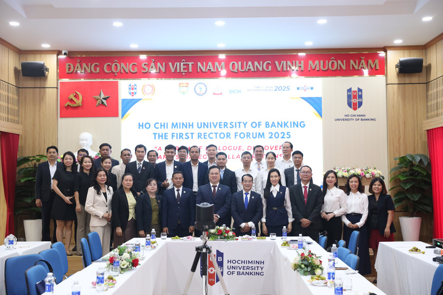 Đại biểu tham dự Diễn đàn Hiệu trưởng các trường Đại học Đông Nam Á năm 2025 lần thứ nhất với chủ đề "Diễn đàn đối thoại, khám phá và hợp tác chiến lược", ngày 26/7. Ảnh: HUB
