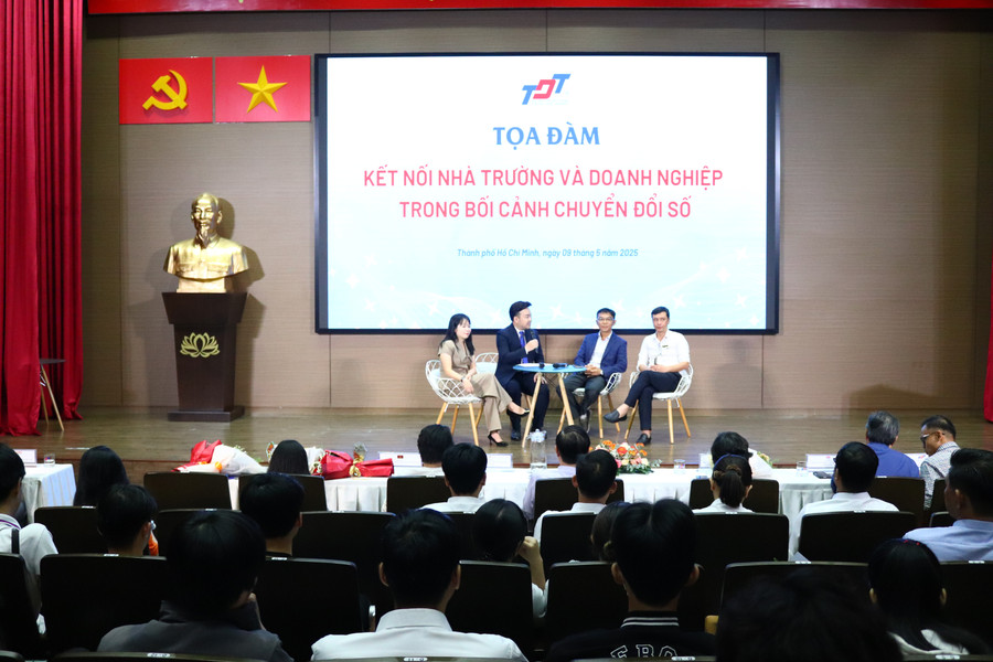 Tọa đàm "Kết nối nhà trường và doanh nghiệp trong bối cảnh chuyển đổi số" mang đến nhiều thông tin mới nhất về xu hướng nghề nghiệp, việc làm trong bối cảnh chuyển đổi số. Ảnh: TDTU img-9737.jpg
