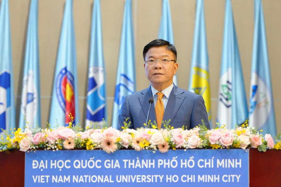 Phó Thủ tướng Lê Thành Long phát biểu giao nhiệm vụ Giám đốc Đại học Quốc gia TPHCM.