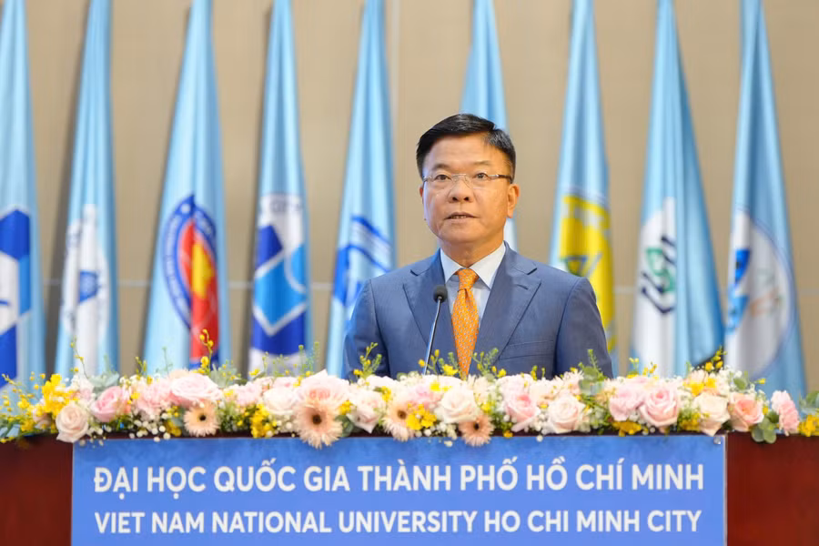 Phó Thủ tướng Lê Thành Long phát biểu giao nhiệm vụ Giám đốc Đại học Quốc gia TPHCM.