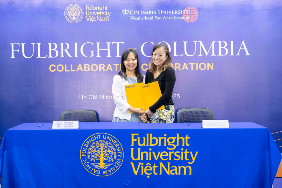Ký kết hợp tác giữa Trường Đại học Fulbright Việt Nam và Viện Đông Á Weatherhead thuộc Đại học Columbia (Mỹ). Ảnh: FUV