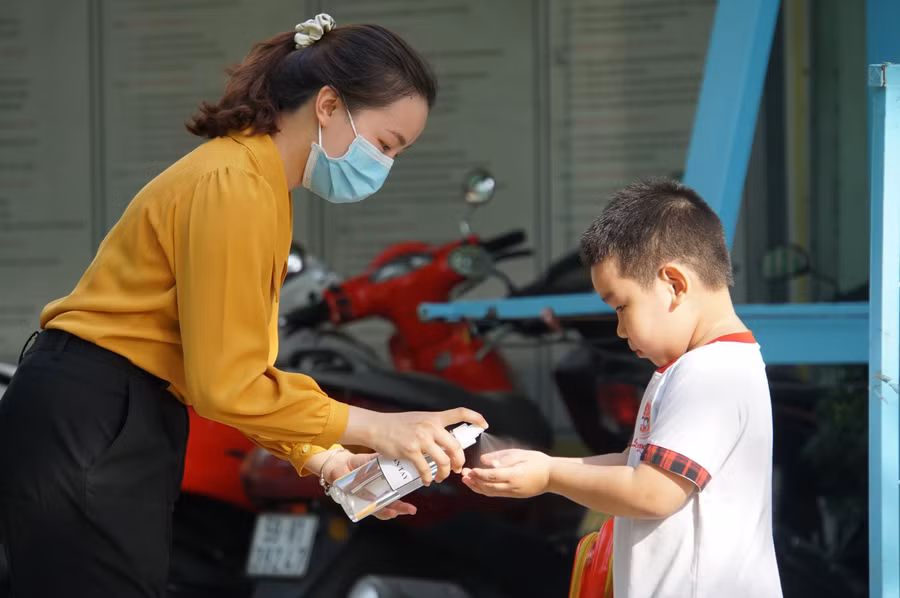 Giáo viên Trường Mầm non Hoa Phượng Đỏ, quận Gò Vấp, TPHCM. (Ảnh: Lê Nam)