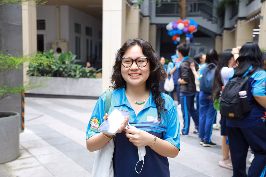 Một nữ sinh tham gia chương trình “One Day As A Ulawer”. Ảnh: HCMULAW