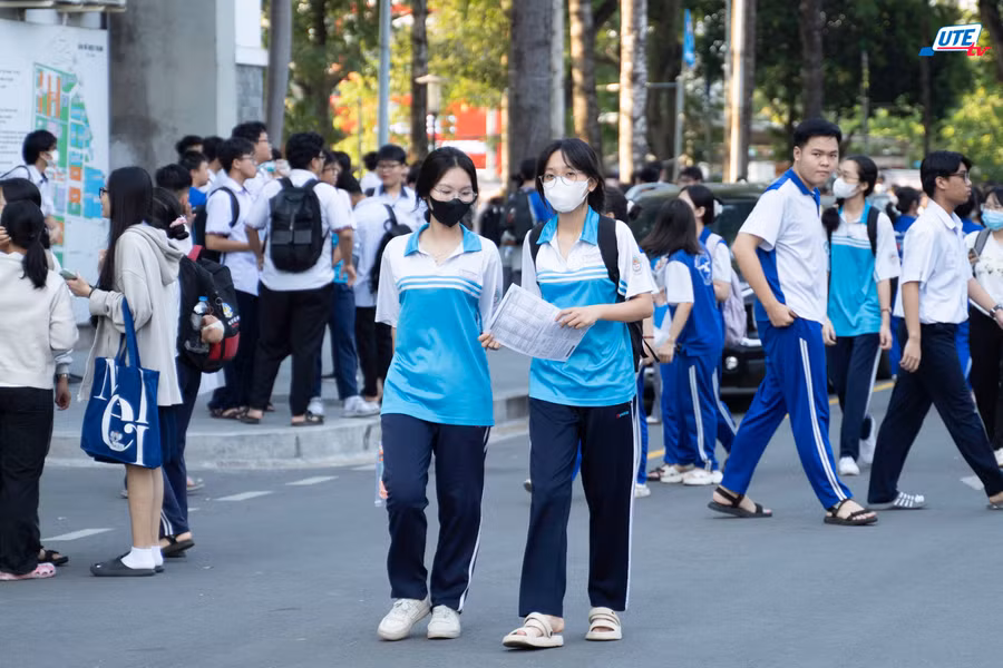 Thí sinh dự thi đánh giá năng lực Đại học Quốc gia TPHCM năm 2025 tại TPHCM. Ảnh: UTE.