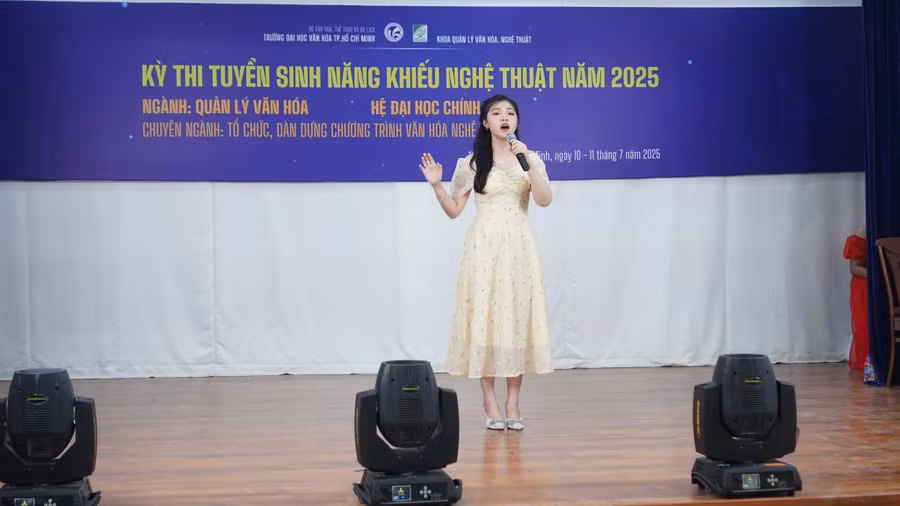 Thí sinh dự thi tuyển sinh năng khiếu nghệ thuật do Trường Đại học Văn hóa TPHCM tổ chức. 