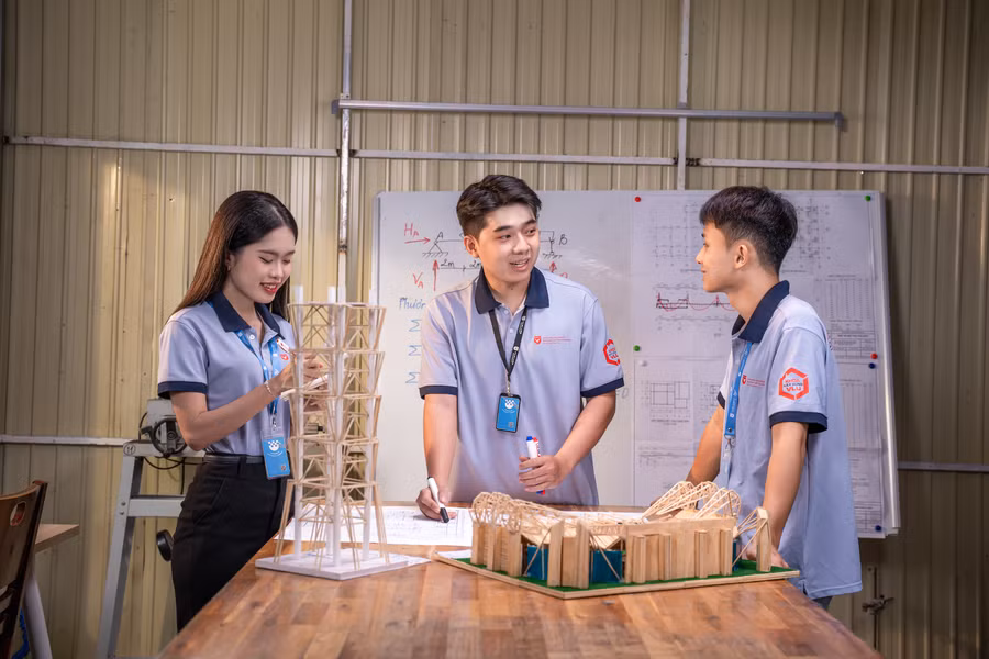 Sinh viên Khoa Xây dựng, Trường Đại học Văn Lang. Ảnh: NTCC.