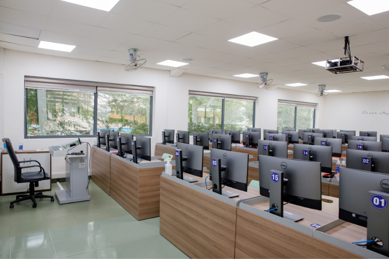 Một phòng thi trực tuyến tại Đại học Kinh tế TPHCM. Ảnh: UEH thi-truc-tuyen.png