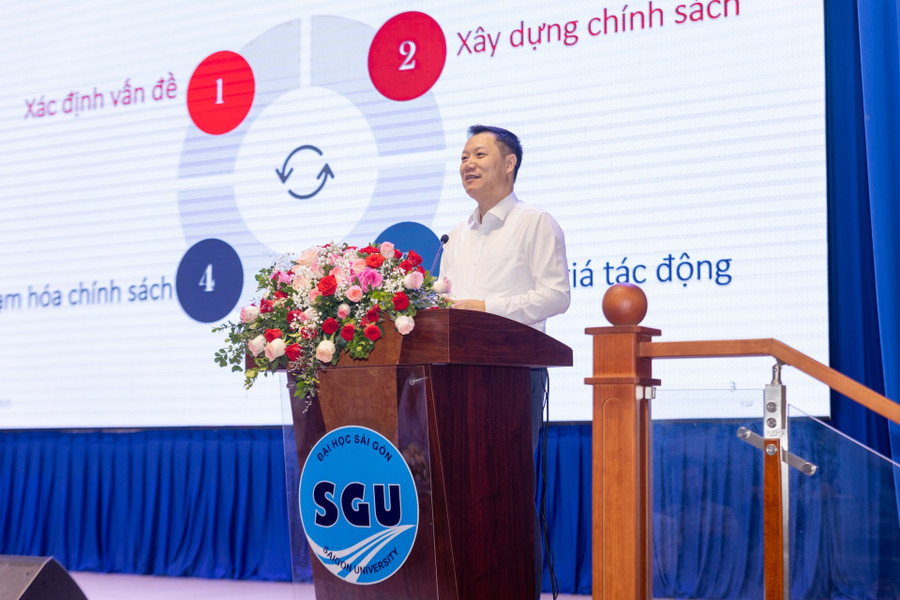 Ông Nguyễn Tiến Thảo - Vụ trưởng Vụ Giáo dục đại học (Bộ GD&ĐT) trình bày đánh giá tác động chính sách đối với dự án Luật Giáo dục đại học (sửa đổi), sáng 27/6. vu-truong-gd-dh.jpg