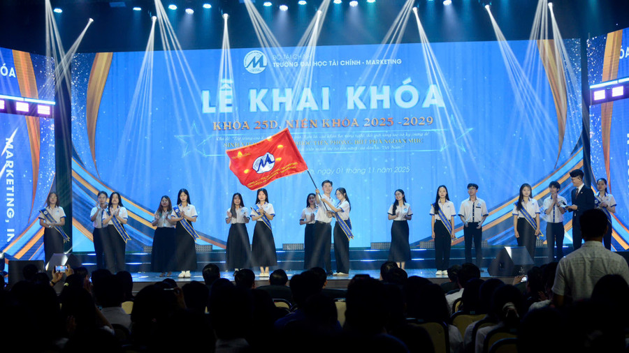 Lễ khai khóa cũng mở đầu chuỗi hoạt động kỷ niệm 50 năm truyền thống của nhà trường. ky-niem.jpg