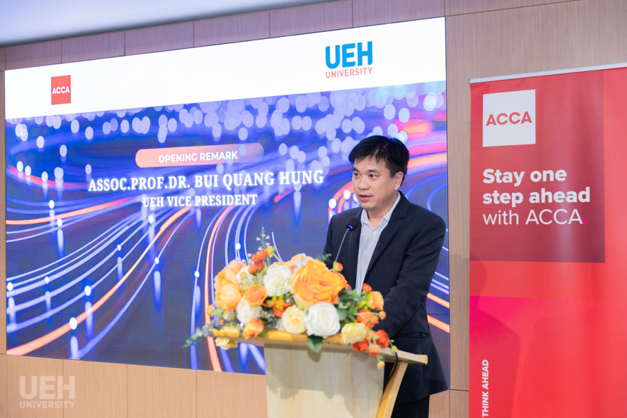 pgsts-bui-quang-hung-pho-giam-doc-ueh.jpg