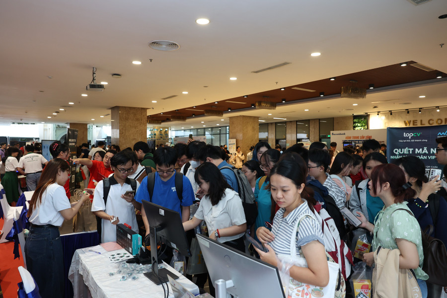 Chuỗi sự kiện thu hút hơn 5.000 sinh viên, người lao động tại TPHCM và địa phương lân cận. viec-lam-3.jpg