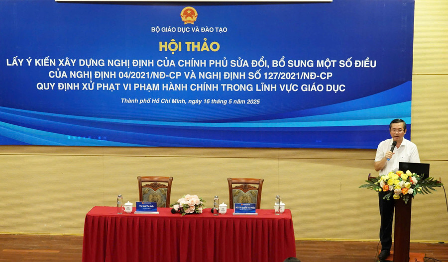 Thứ trưởng Bộ GD&ĐT Nguyễn Văn Phúc phát biểu tại hội thảo. hoi-thao.jpg