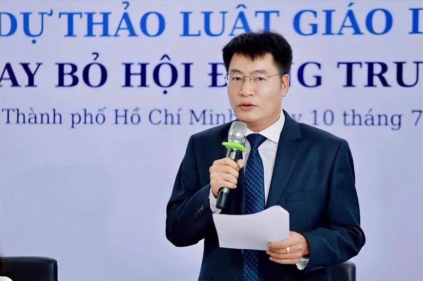 លោក Dinh Duc Tho និពន្ធនាយករងនៃកាសែតច្បាប់ទីក្រុងហូជីមិញ ថ្លែងនៅក្នុងសិក្ខាសាលា។ រូបថត៖ ង្វៀន ញី dinh-duc-tho.jpg