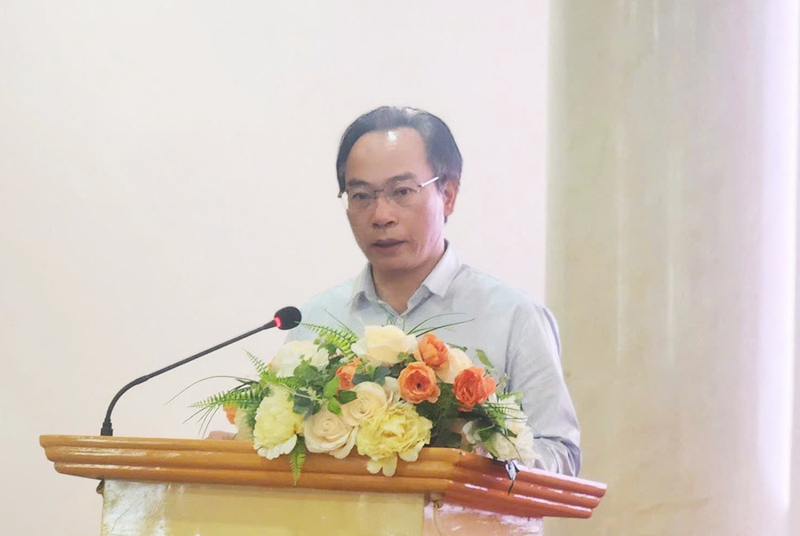 Thứ trưởng Bộ GD&ĐT Hoàng Minh Sơn phát biểu tại hội nghị. Ảnh: H.P