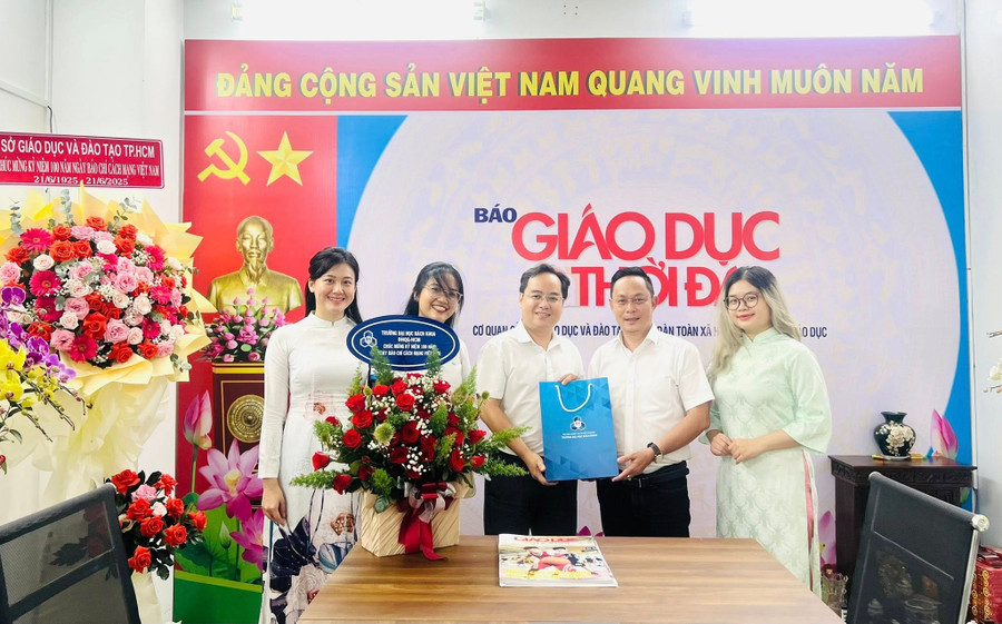 Đoàn đại biểu từ Trường Đại học Bách khoa - Đại học Quốc gia TPHCM thăm, chúc mừng đơn vị. dh-bk.jpg