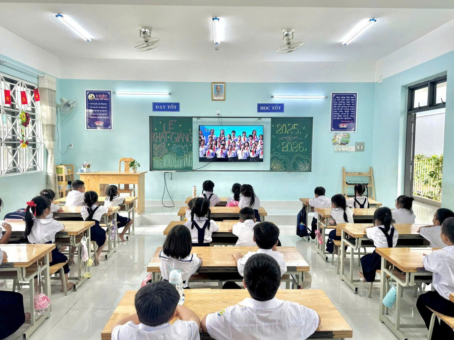 Học sinh Trường Tiểu học Nguyễn Bỉnh Khiêm (Phường Phước Thắng, TPHCM) trong một tiết học. Học sinh Trường Tiểu học Nguyễn Bỉnh Khiêm (Phường Phước Thắng, TPHCM) trong một tiết học.