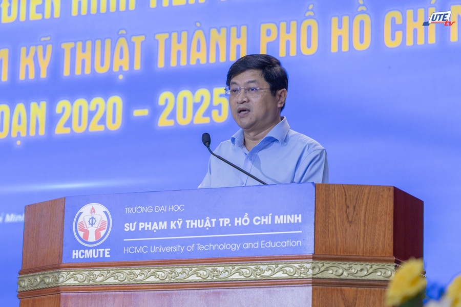 PGS.TS Lê Hiếu Giang – Hiệu trưởng nhà trường phát biểu tại Hội nghị. Ảnh: HCMUTE 1.jpg