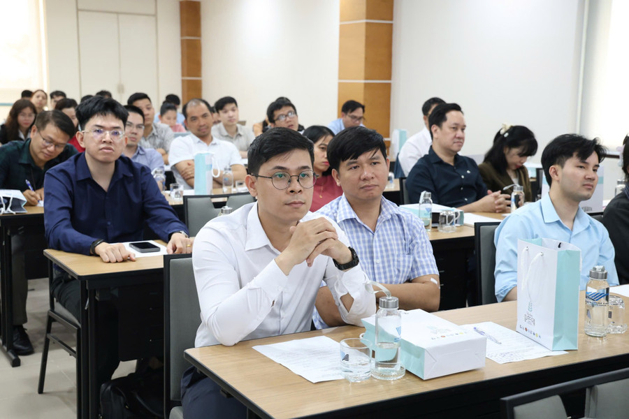 Các nhà khoa học trong buổi gặp mặt giữa lãnh đạo Đại học Quốc gia TPHCM và chương trình VNU350. Ảnh: Khắc Hiếu