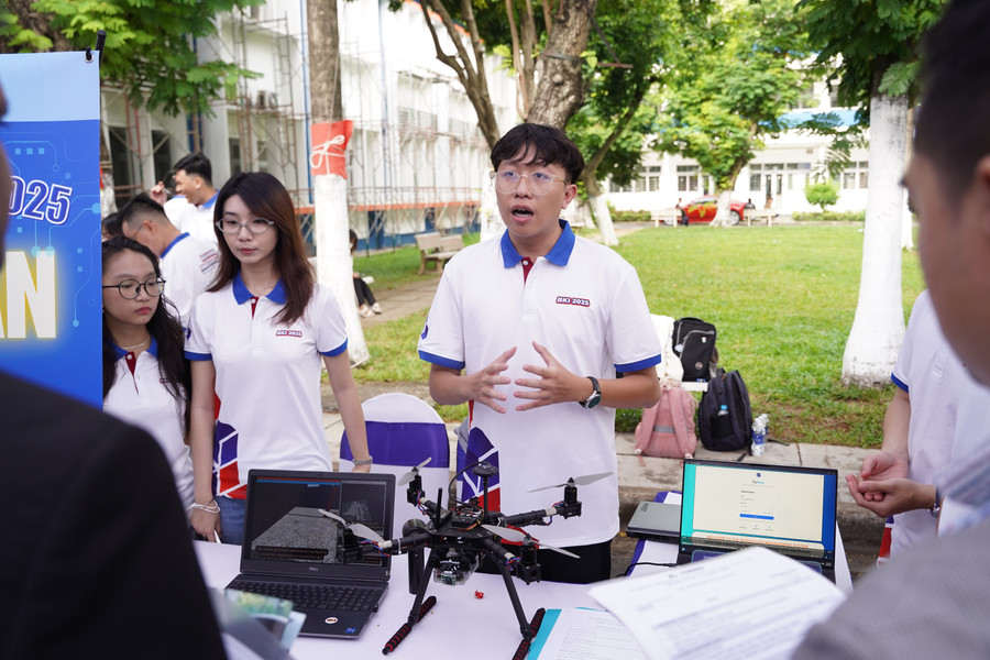 Vòng chung kết quy tụ 50 đội thi xuất sắc nhất. Ảnh: BKI bki1.jpg