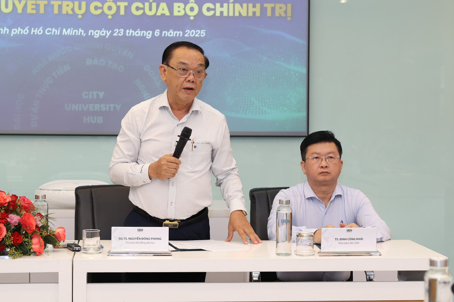 GS.TS Nguyễn Đông Phong - Chủ tịch Hội đồng UEH phát biểu tại chương trình. Ảnh: UEH. 1.jpg