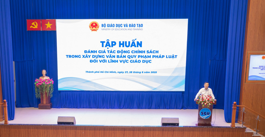 Thứ trưởng Nguyễn Văn Phúc phát biểu định hướng buổi tập huấn. tap-huan.jpg